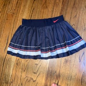 NikeCourt Dri-FIT VictoryWomen's Flouncy Tennis Skirt- medium- like new